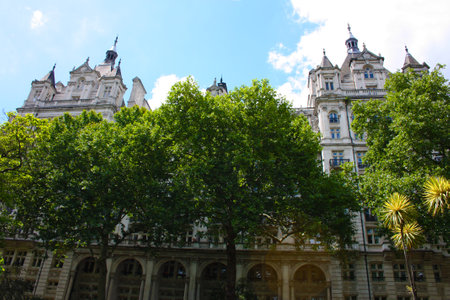 an ancient English palace with a park on which lush green trees growのeditorial素材