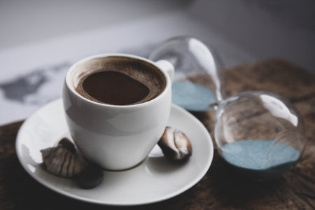 Image in retro style, dreaming of summer vacation, cup of coffee, seashells, sandglassの写真素材