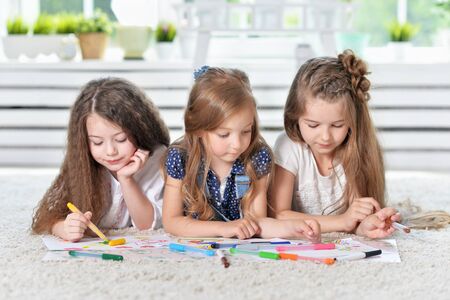 Portrait of Little girls drawing at homeの写真素材