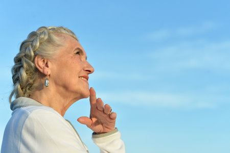 Portrait of an elderly woman in the parkの写真素材