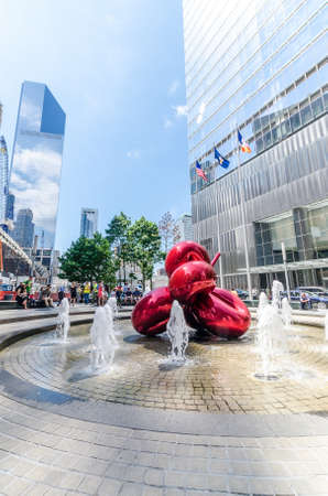 NEW YORK CITY - JUL 17: Silverstein Family Park Fountain in New York City on July 17. Silverstein Family Park is a public park in Lower Manhattan.のeditorial素材