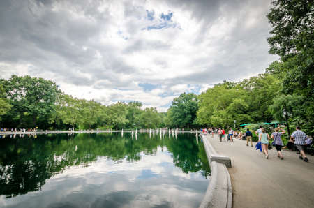 NEW YORK CITY - JUL 17: Model sailboats on the Conservatory Water on July, 17 in New York. Conservatory Water lies in a natural hollow near Fifth Avenue in Manhattan, New York City's Central Park.のeditorial素材