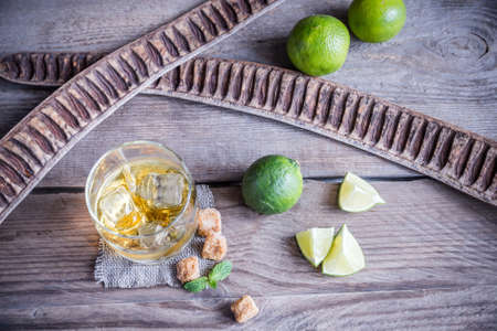Rum with limes