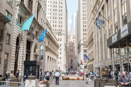 NEW YORK CITY - JULY 10: Facade of Trinity Church on July 10, 2015 in NYC. Trinity Church, in lower Manhattan, is a historic, active, well-endowed parish church in the Episcopal Diocese of New York.のeditorial素材