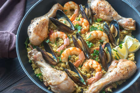 Seafood paella wuth chicken in the panの写真素材