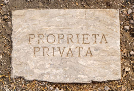 Private property sign in italian