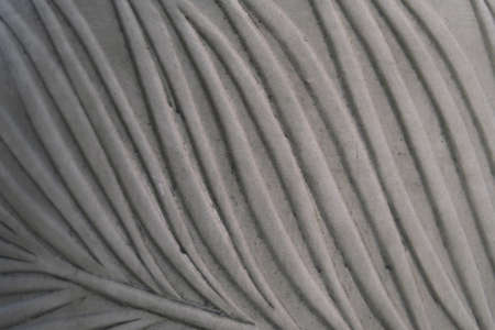 Ceramic surface with stripes and grooves