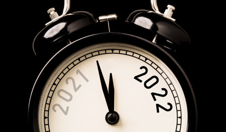 2021 and 2022 on black alarm clock  with copy space , Merry Christmas and Happy new year concept.の写真素材