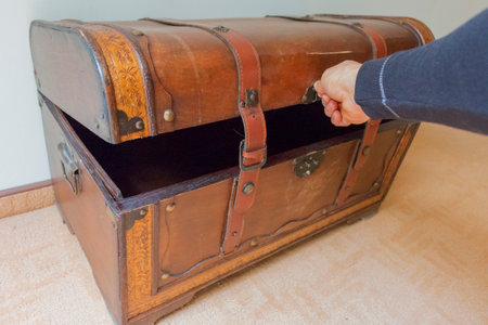 open vintage wooden chestの写真素材