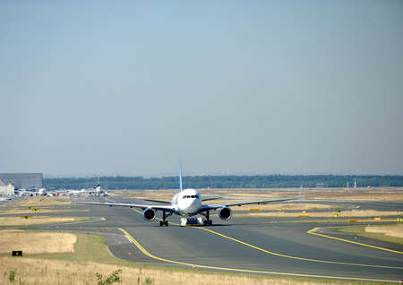 towing aircraft in the airportのeditorial素材