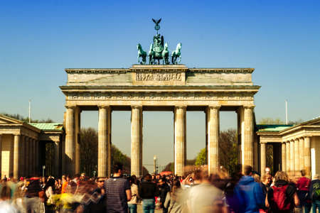 anonymous blurred people in front of the Brandenburger Tor, Berlinのeditorial素材