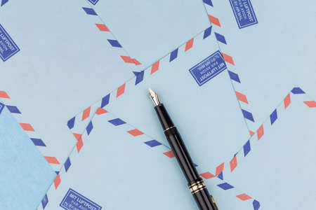 background of the vintage air mail envelope with a fountain penの写真素材