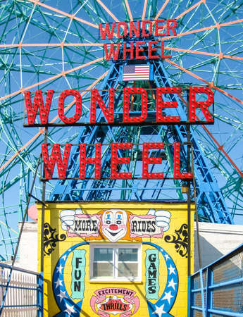 CONEY ISLAND, NEW YORK, USA - April 12, 2009. Wonder Wheel at the Coney Island Amusement Parkのeditorial素材