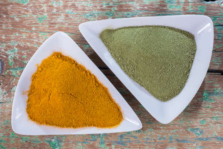 turmeric powder in bowl on wooden table, curcuma longaの写真素材