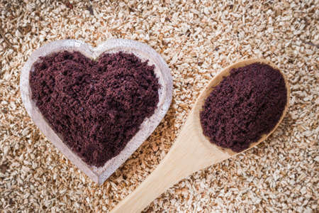 Acai powder in bowl on wooden backgroundの写真素材