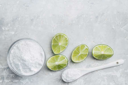 Baking soda and lemon on white backgroundの写真素材