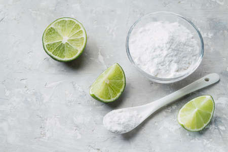 Baking soda and lemon on white backgroundの写真素材
