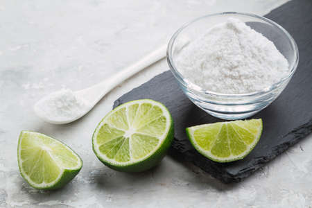 Baking soda and lemon on white backgroundの写真素材