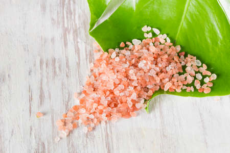 Himalayan pink salt in bowl on the table, close-up imageの写真素材