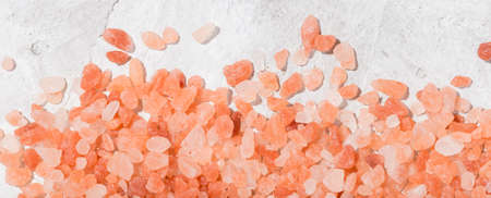 Himalayan pink salt in bowl on the table, close-up imageの写真素材