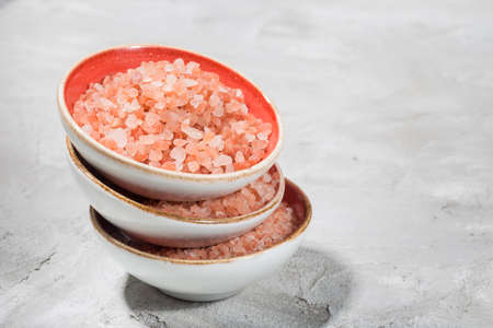Himalayan pink salt in bowl on the table, close-up imageの写真素材