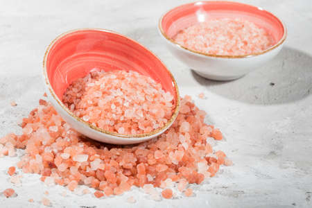 Himalayan pink salt in bowl on the table, close-up imageの写真素材