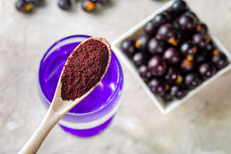 acai fruits and powder, the Amazon fruit with antioxidant powers - Euterpe oleracea