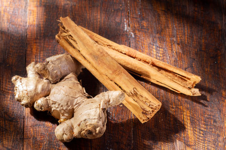 cinnamon chips on rustic wood, close-up viewの写真素材