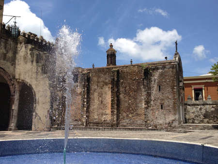 Fountain outside cathedral in Cuernavaca の素材