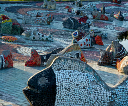 A fountain with mosaic pieces.の写真素材