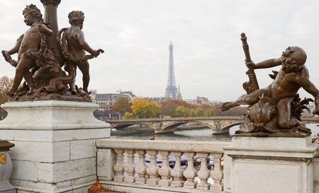 The Eiffel Tower as seen between statues of Alexandre III bridge, Parisの写真素材