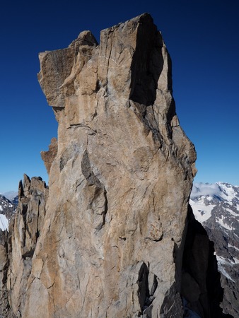 Braun Rock formations rock cliff vertical on snowy backgroundの写真素材