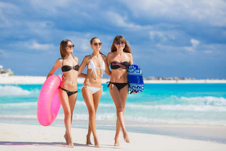 Three Slim Young S In On The Beach Group Of Young S In On The Beach