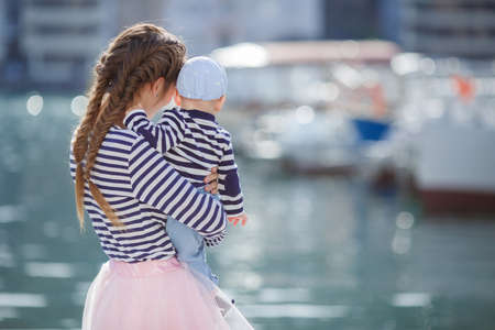 A girl is wearing a pair of red hair vestの写真素材