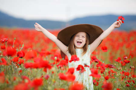 Little girl is wearing a red brim dressingの写真素材