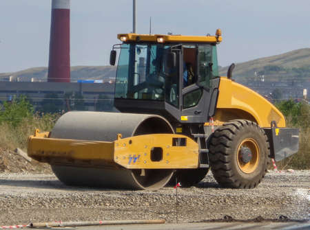 Steamroller performing leveling work on a road under construction. Ust-Kamenogorsk (Kazakhstan)のeditorial素材