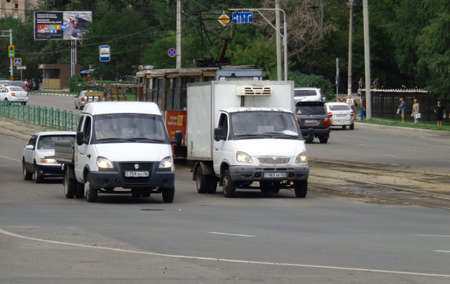 Kazakhstan, Ust-Kamenogorsk, augus 9, 2019: Two Gazelle trucks. Traffic. One of the city streets. Downtown. Street traffic. Cars. Tramのeditorial素材