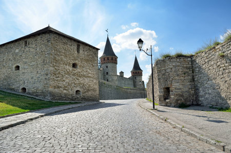 Cobbled road against the backdrop of an old castleのeditorial素材