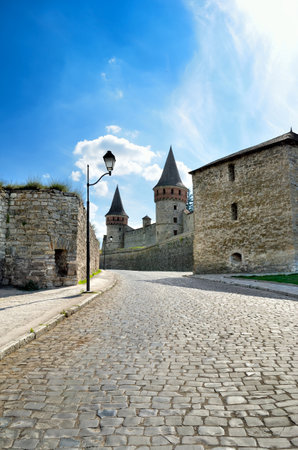 Cobbled road against the backdrop of an old castleのeditorial素材