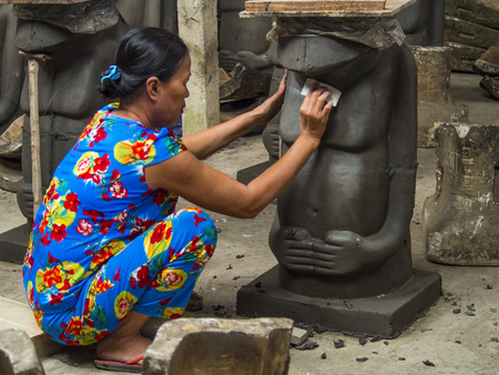 Mekong delta, Vietnam  - December 15, 2017 Woman making a moai statueのeditorial素材