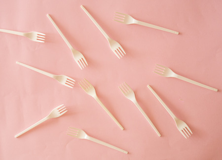 Plastic fork pattern on pink backgroundの写真素材