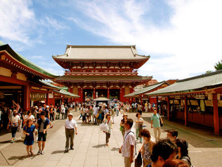 Tokyo - Japan July 15, 2013 - People in Sensoji Templeのeditorial素材