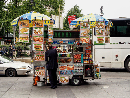 New York - United States June 17, 2014 - Typical food track in a street of New Yorkのeditorial素材