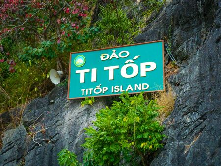 Ti Top island sign in Halong Bayの写真素材
