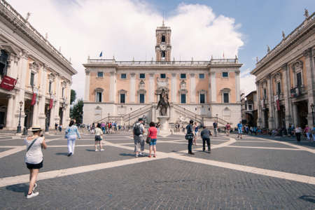 The picture shows the stairway leading to the capitol, palazzo senatorio and the ancient statues on the squareのeditorial素材
