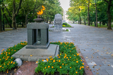 NOVOROSSIYSK, RUSSIA - JULY 25, 2017: The Eternal Flame and the tomb of Nikolay Sipyagin on Heroes Squareのeditorial素材