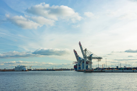 Panoramic view of Hamburg harbor and the Elbe river.のeditorial素材
