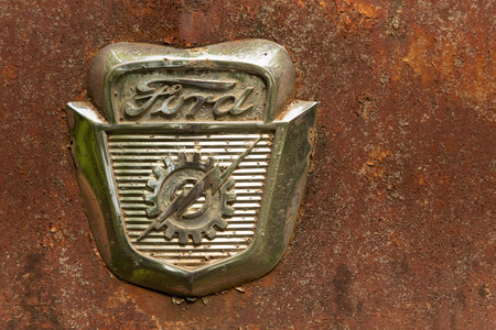 Old Ford sign on a wrecked carのeditorial素材