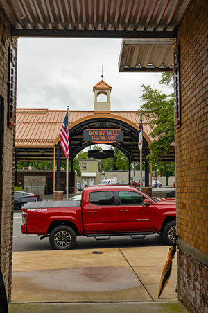 View to the Bobby Bell Pavilion in uptown Shelby, North Carolinaのeditorial素材