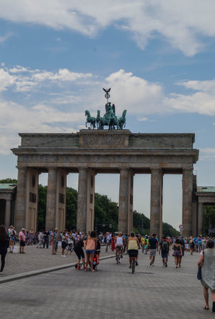 brandenburg gate berlin germanyのeditorial素材